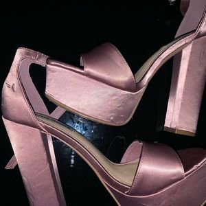 SUPER CUTE ROSE GOLD HEELS